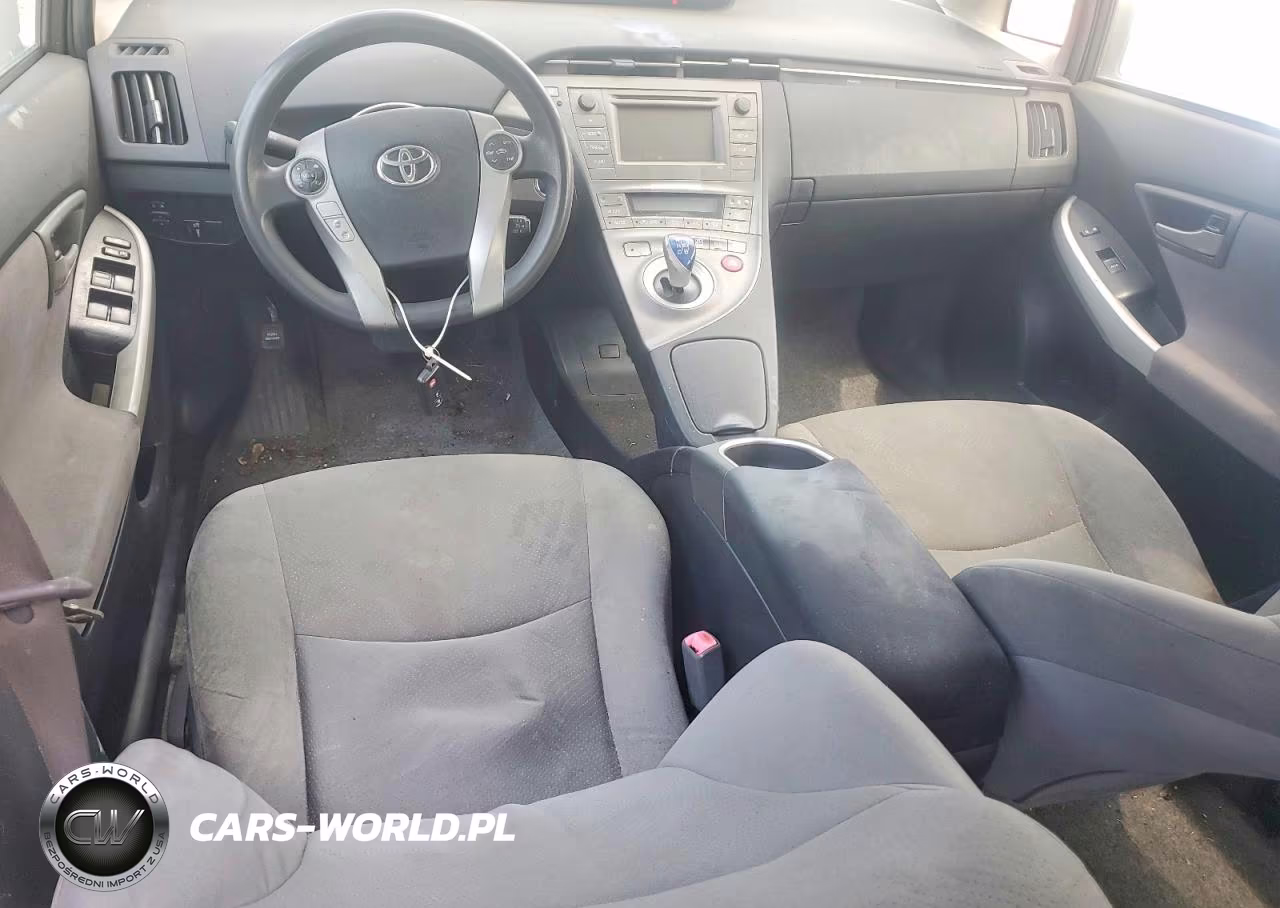 2013 Toyota Prius Two VIN:JTDKN3DU8D5558292 - 8