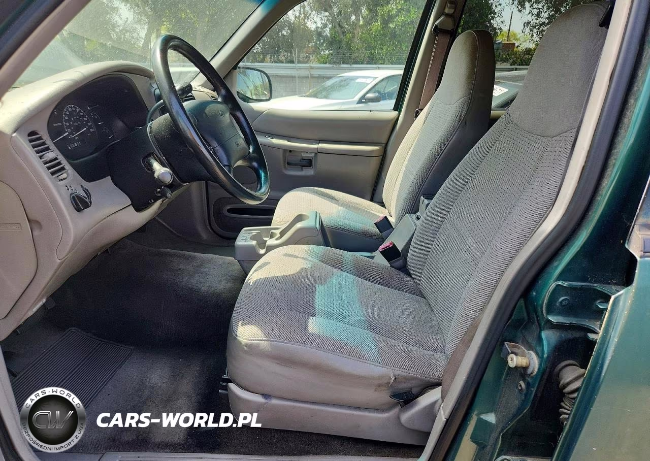 2000 Ford Explorer Xls VIN:1FMZU62X9YZC31135 - 7