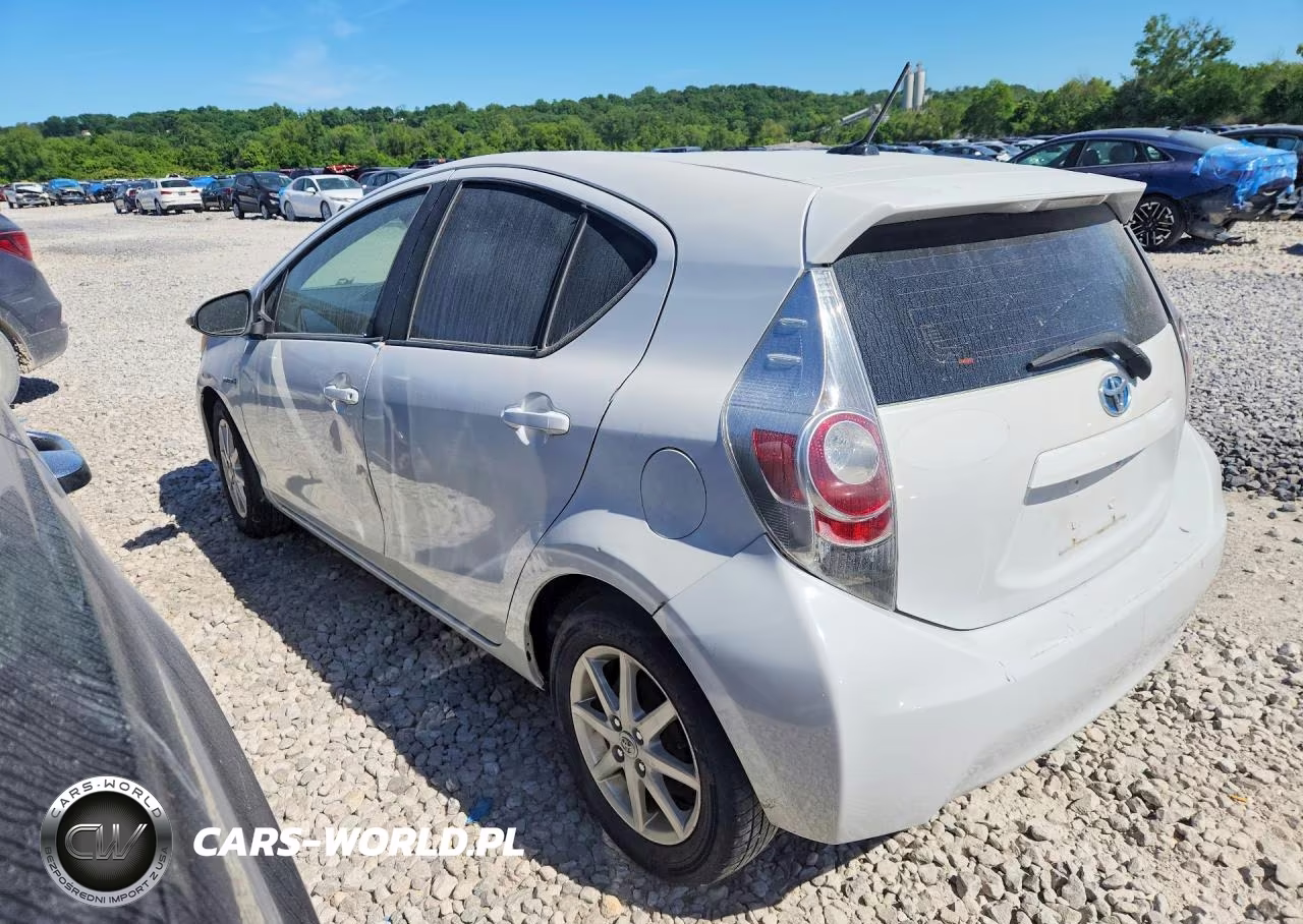 2012 Toyota Prius C Three VIN:JTDKDTB34C1524286 - 2
