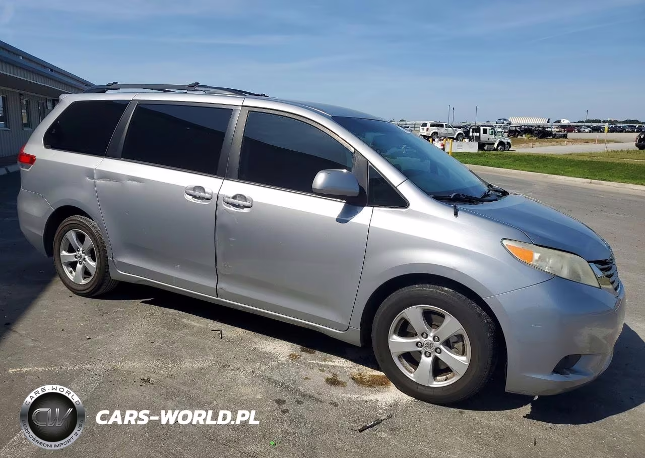 2014 Toyota Sienna Le VIN:5TDKK3DC3ES451341 - 4