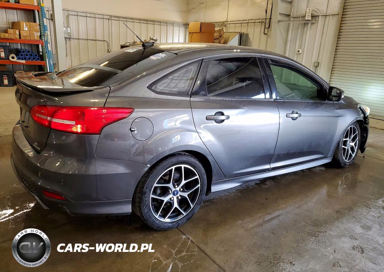 2015 Ford Focus Se VIN:1FADP3F20FL230092 - 3
