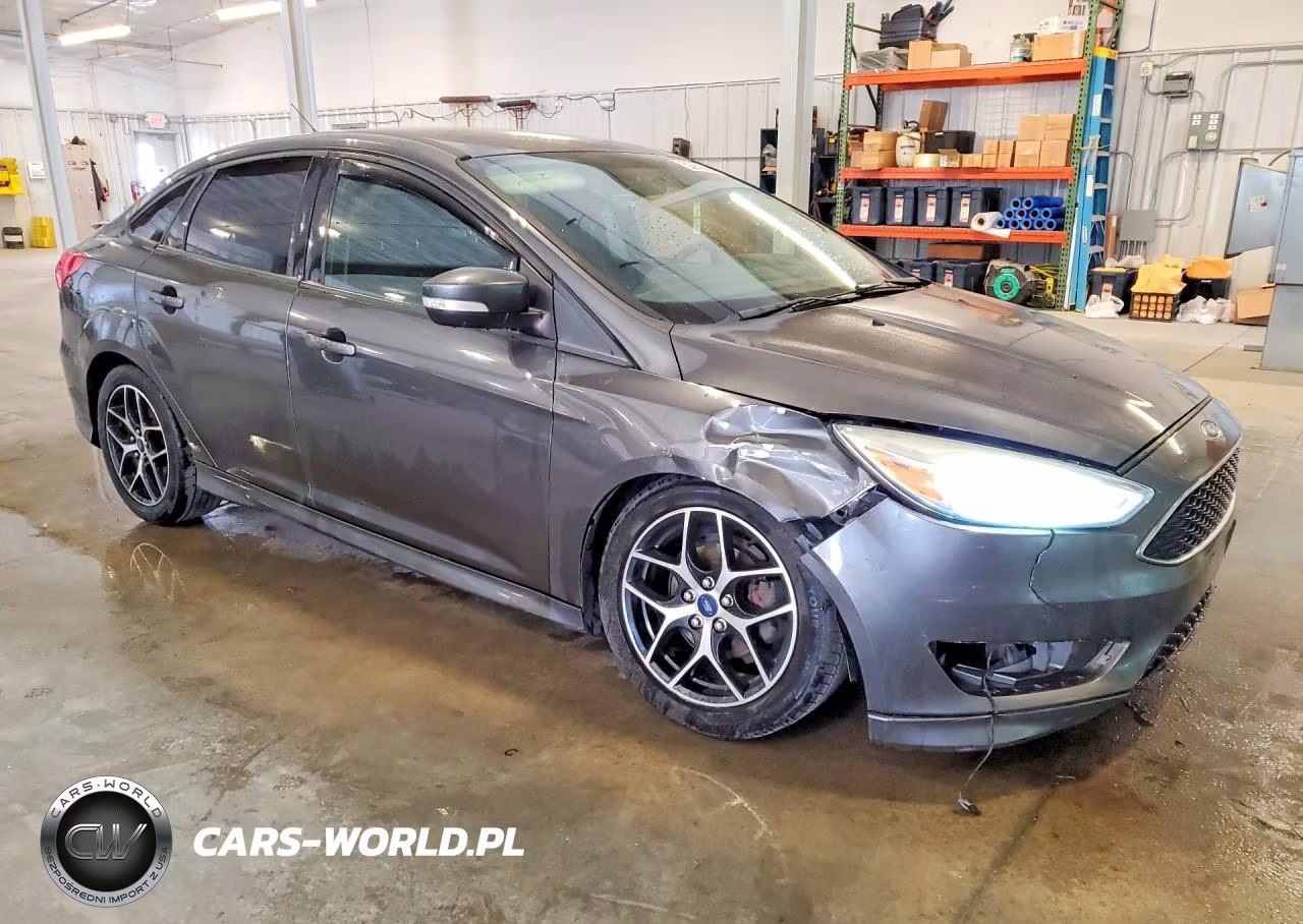 2015 Ford Focus Se VIN:1FADP3F20FL230092 - 4