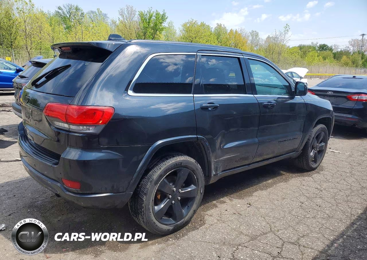 2015 Jeep Grand Cherokee Laredo VIN:1C4RJFAG3FC698047 - 3
