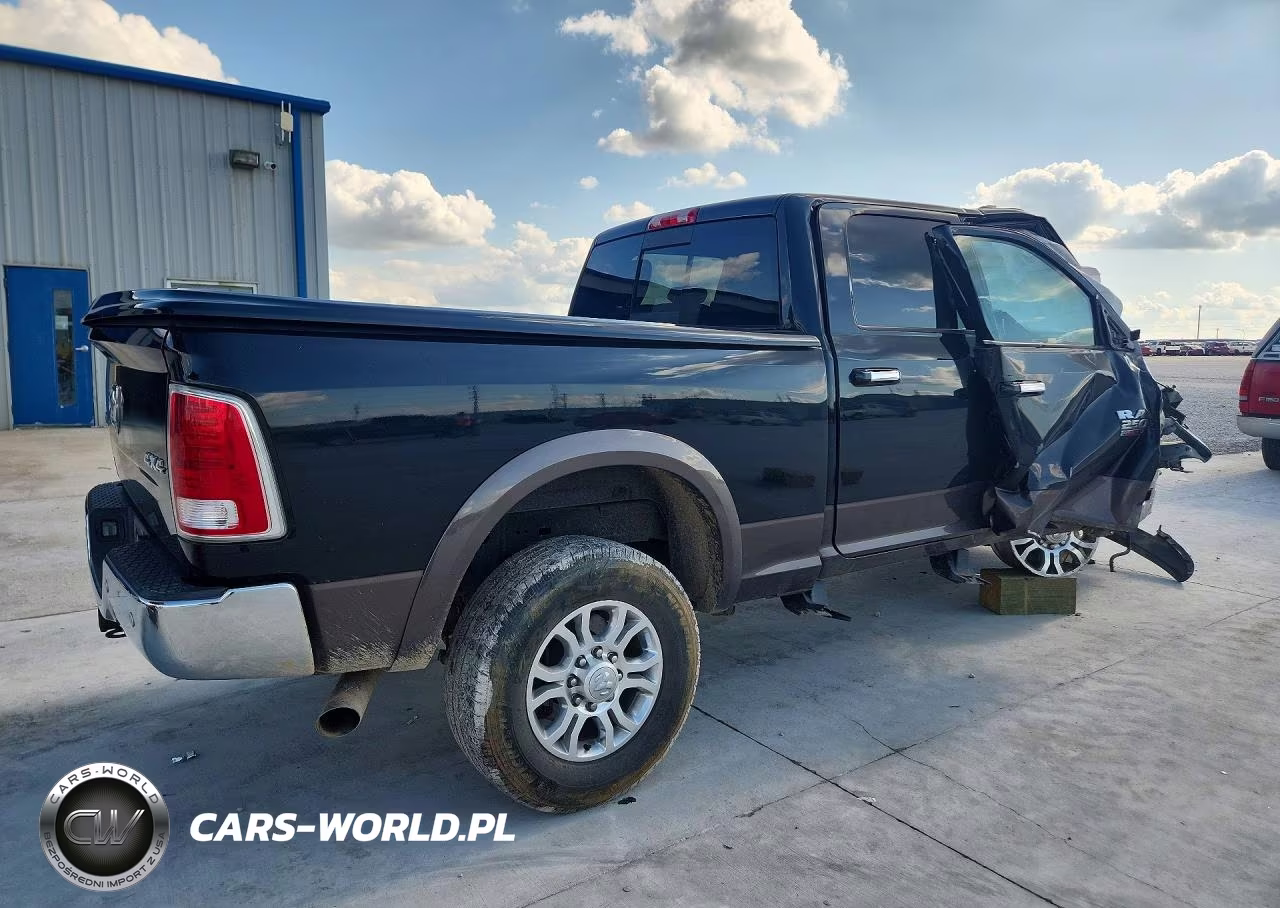 2018 Ram 2500 Laramie VIN:3C6UR5FL1JG289898 - 3