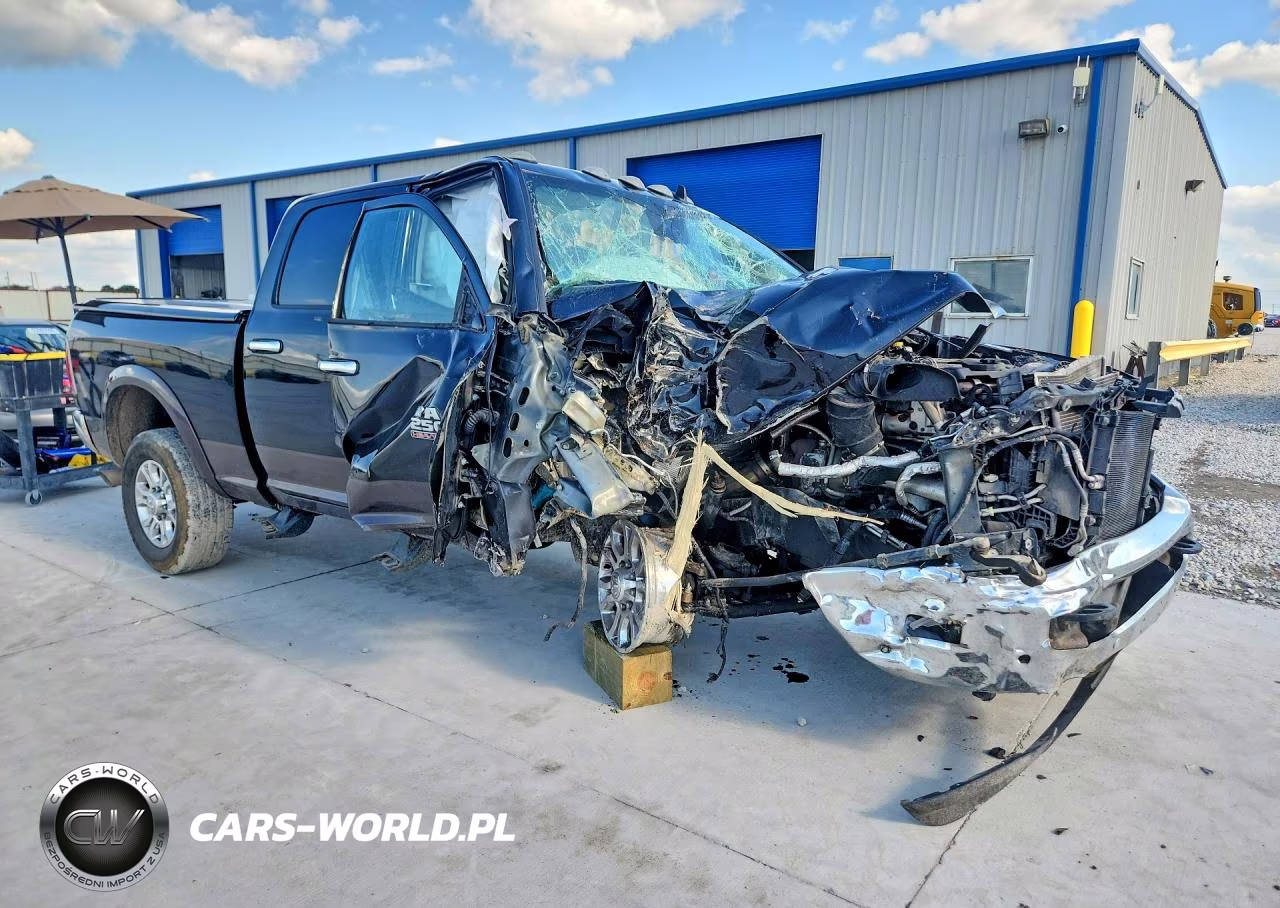 2018 Ram 2500 Laramie VIN:3C6UR5FL1JG289898 - 4