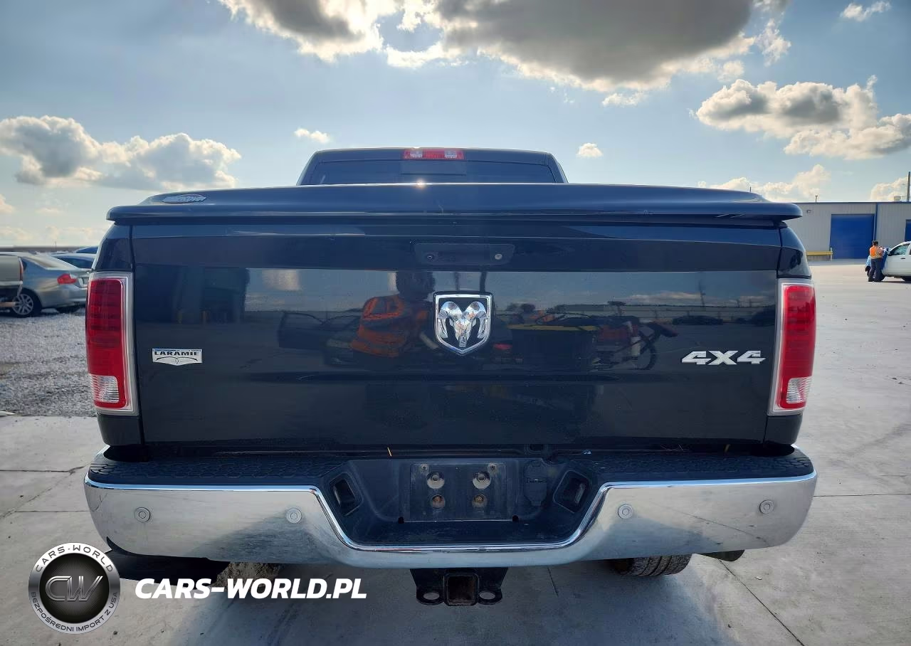 2018 Ram 2500 Laramie VIN:3C6UR5FL1JG289898 - 6