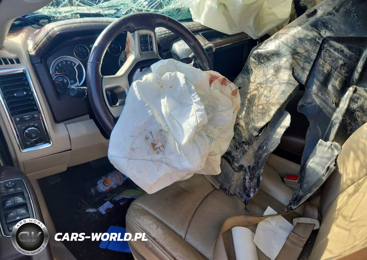 2018 Ram 2500 Laramie VIN:3C6UR5FL1JG289898 - 8