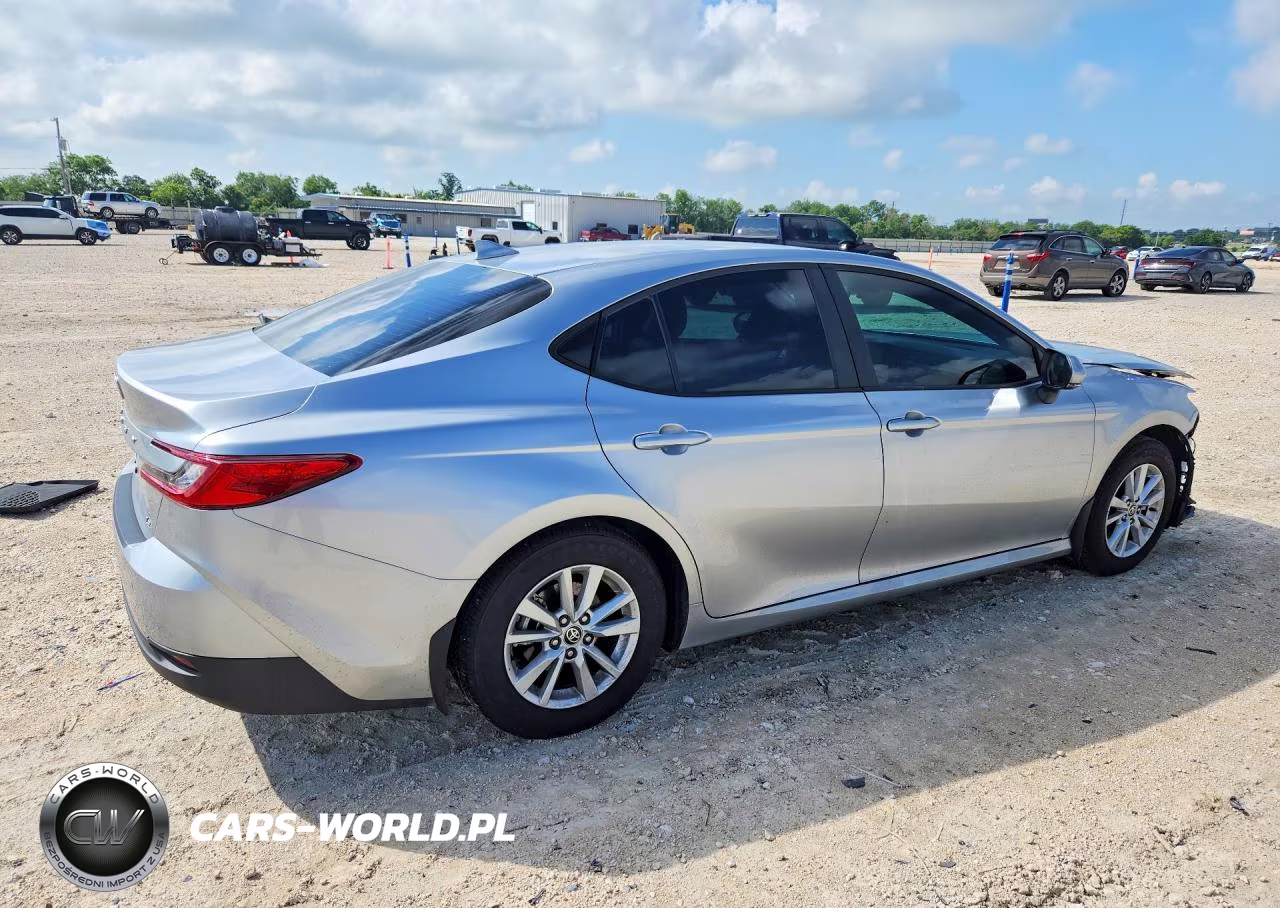 2025 Toyota Camry Le VIN:4T1DAACK2SU638517 - 3