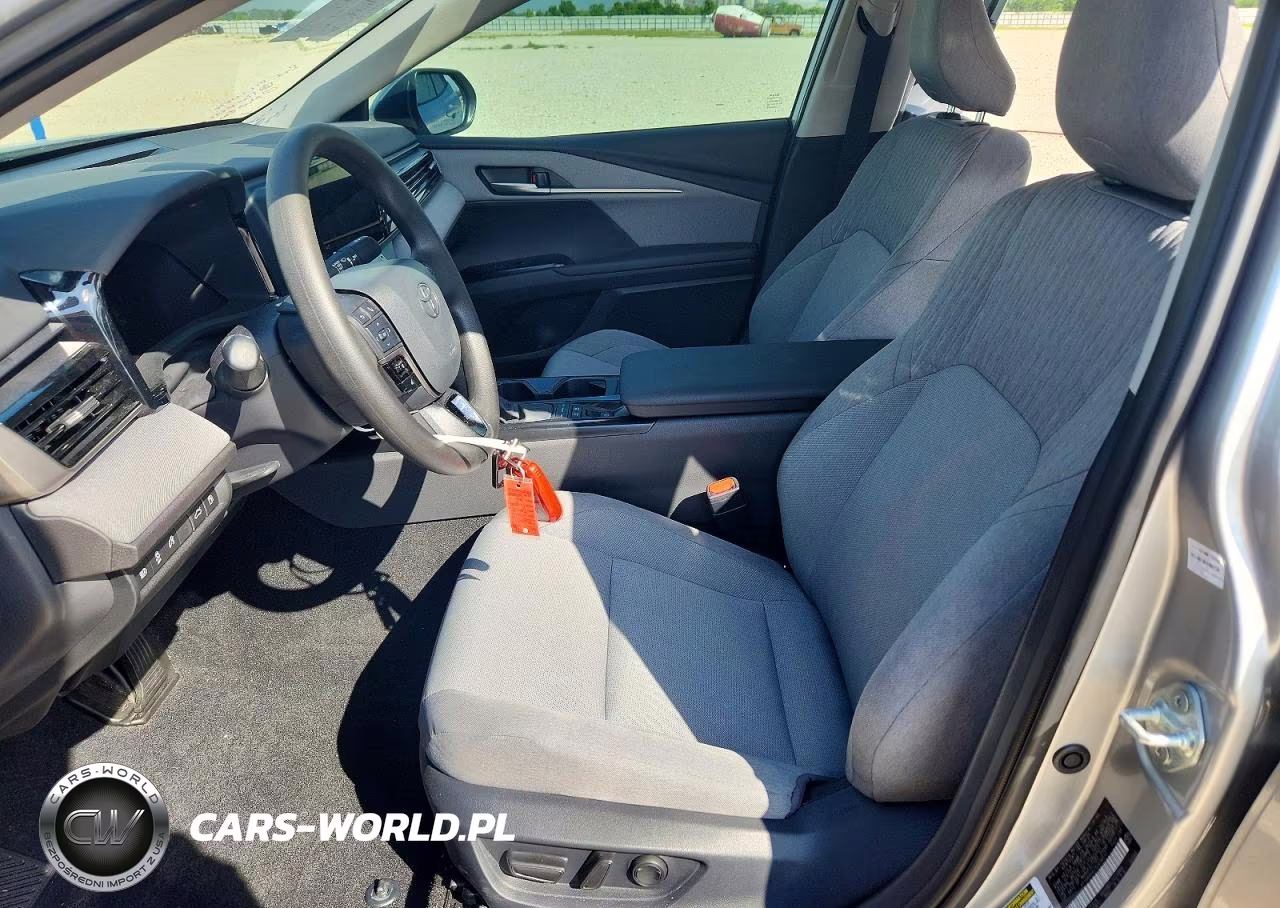 2025 Toyota Camry Le VIN:4T1DAACK2SU638517 - 7
