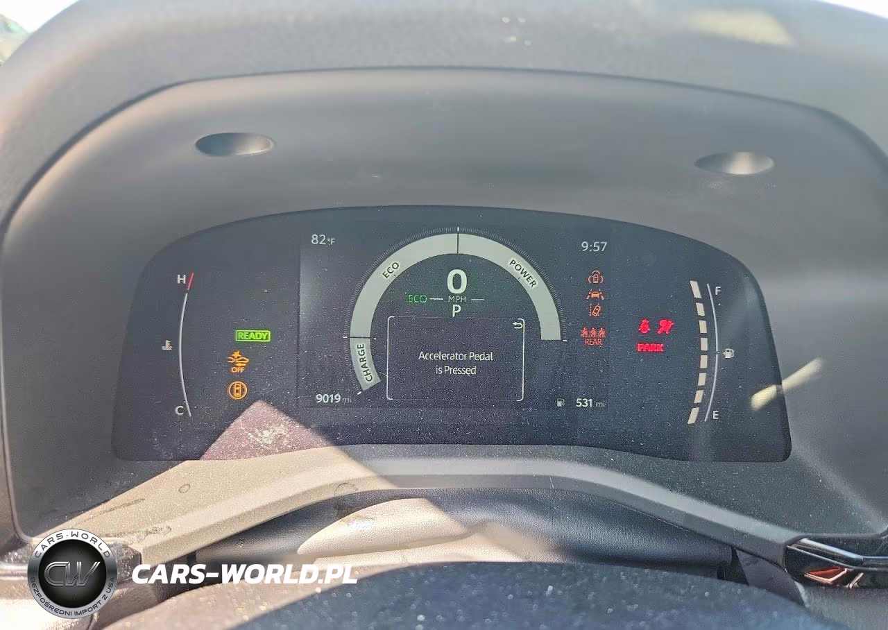 2025 Toyota Camry Le VIN:4T1DAACK2SU638517 - 9