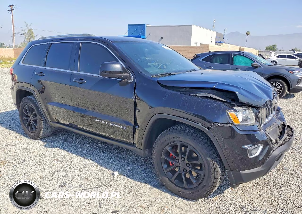 2015 Jeep Grand Cherokee Laredo VIN:1C4RJEAG7FC808463 - 4