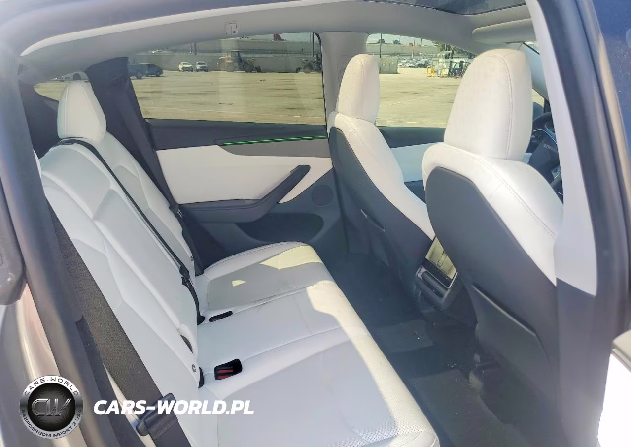 2026 Tesla Model Y VIN:7SAYGDEDXTF406393 - 10