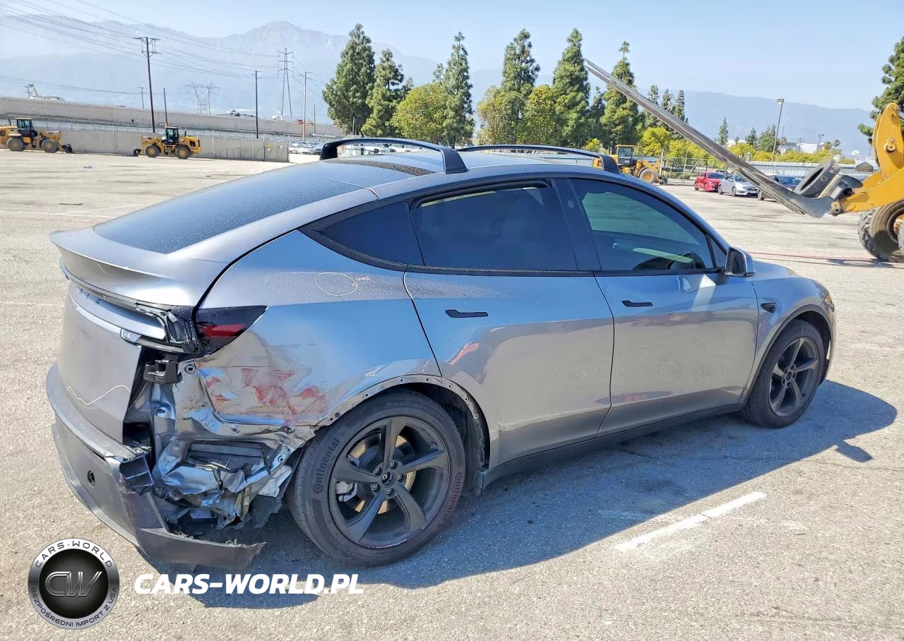 2026 Tesla Model Y VIN:7SAYGDEDXTF406393 - 3