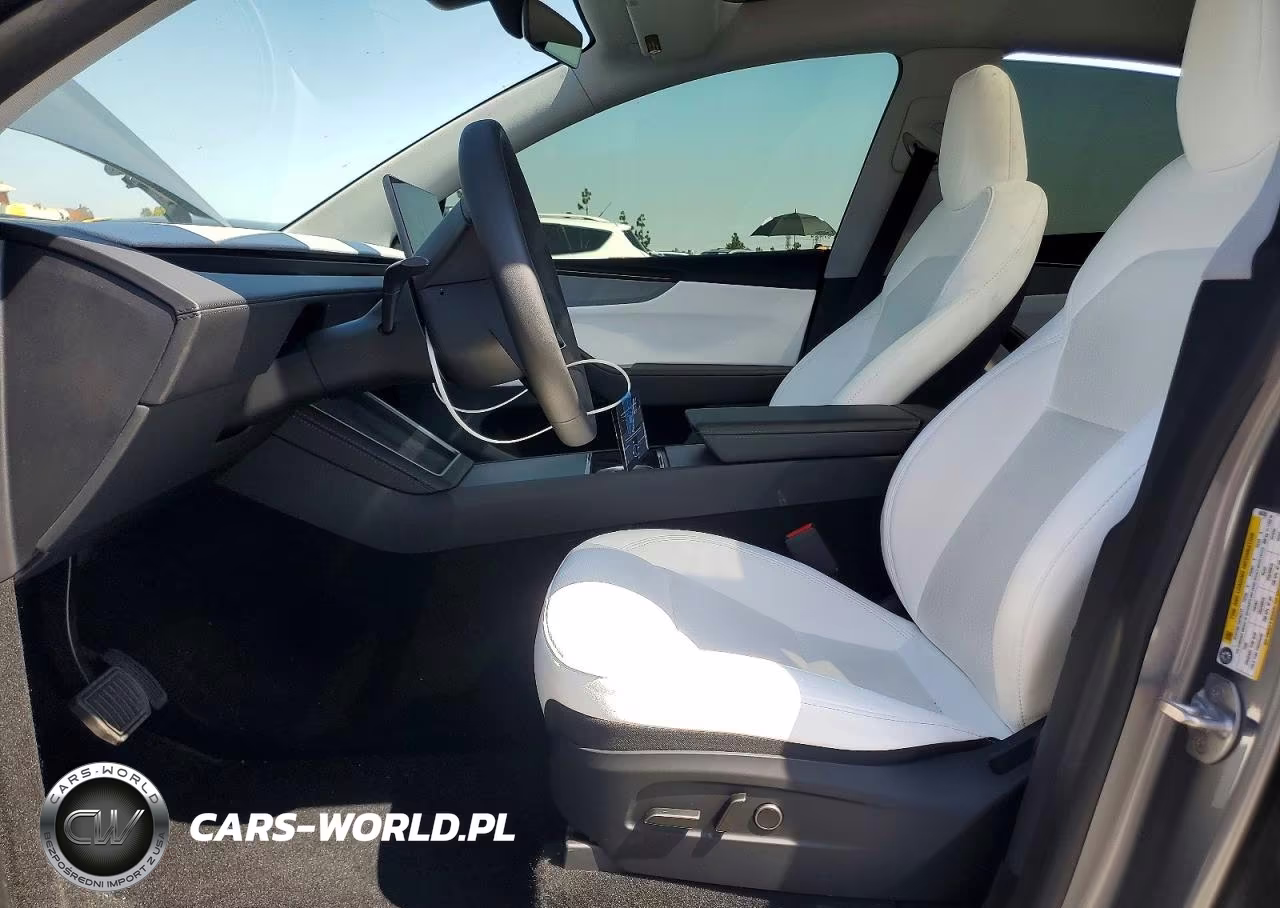 2026 Tesla Model Y VIN:7SAYGDEDXTF406393 - 7