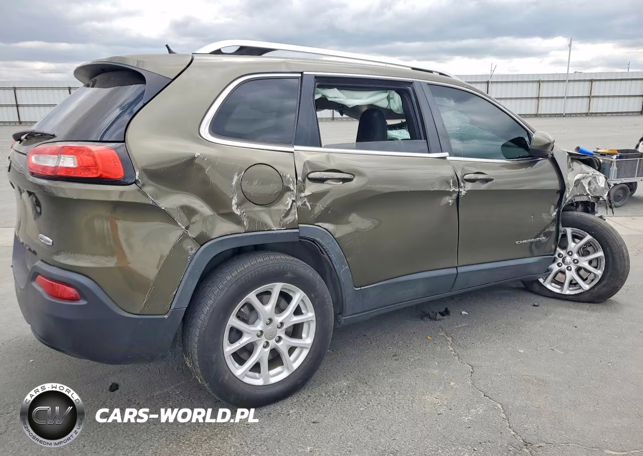 2015 Jeep Cherokee Latitude VIN:1C4PJMCB7FW663944 - 3