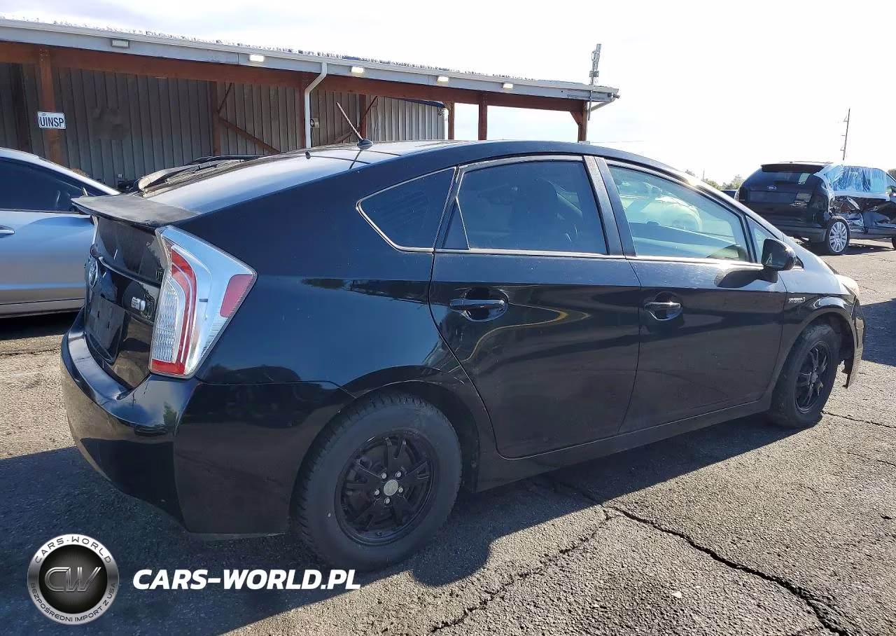 2013 Toyota Prius Two VIN:JTDKN3DU2D5593510 - 3
