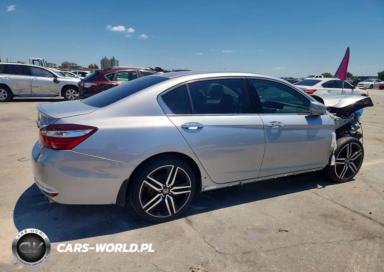 2017 Honda Accord Touring VIN:1HGCR3F97HA033644 - 3