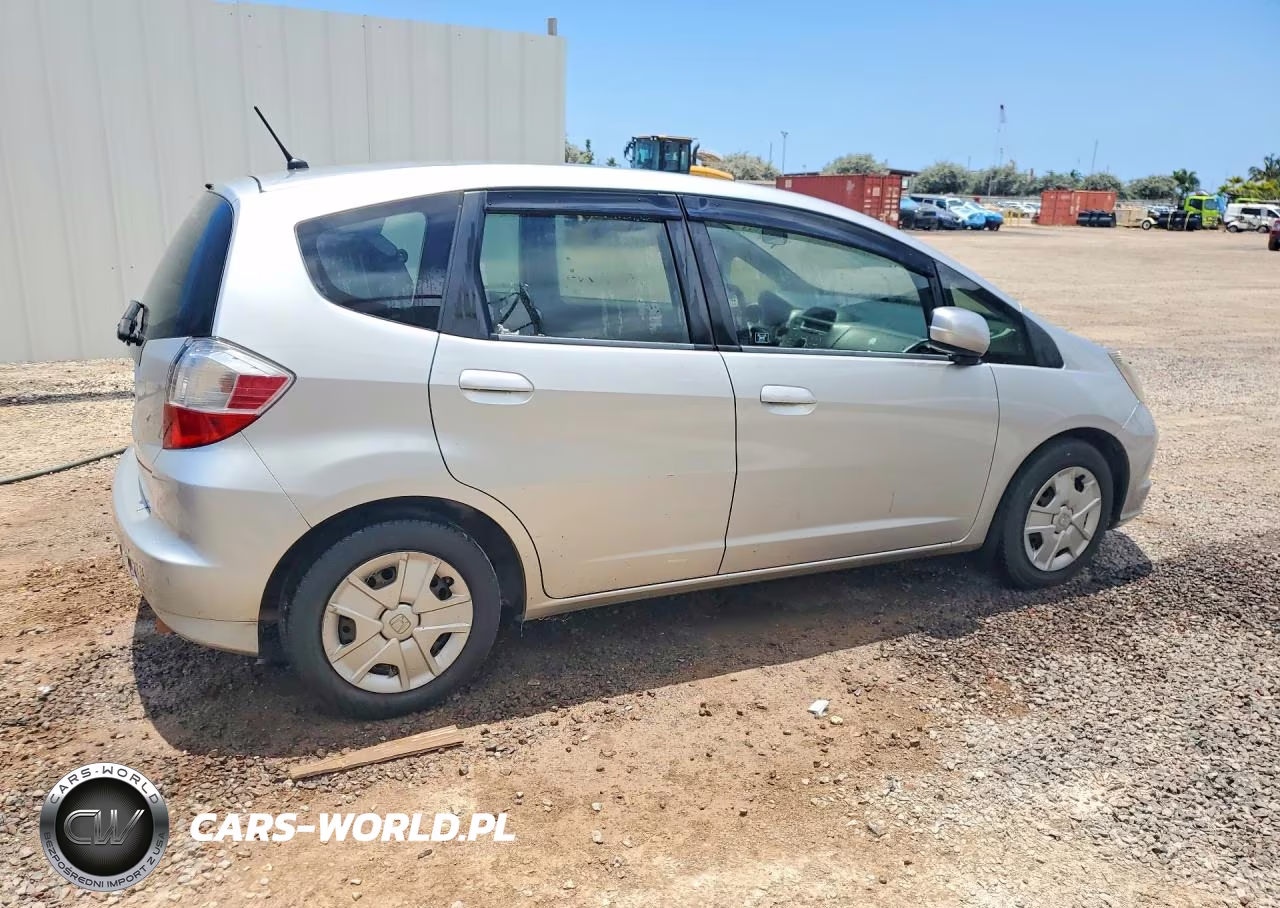 2012 Honda Fit VIN:JHMGE8H38CC017000 - 3