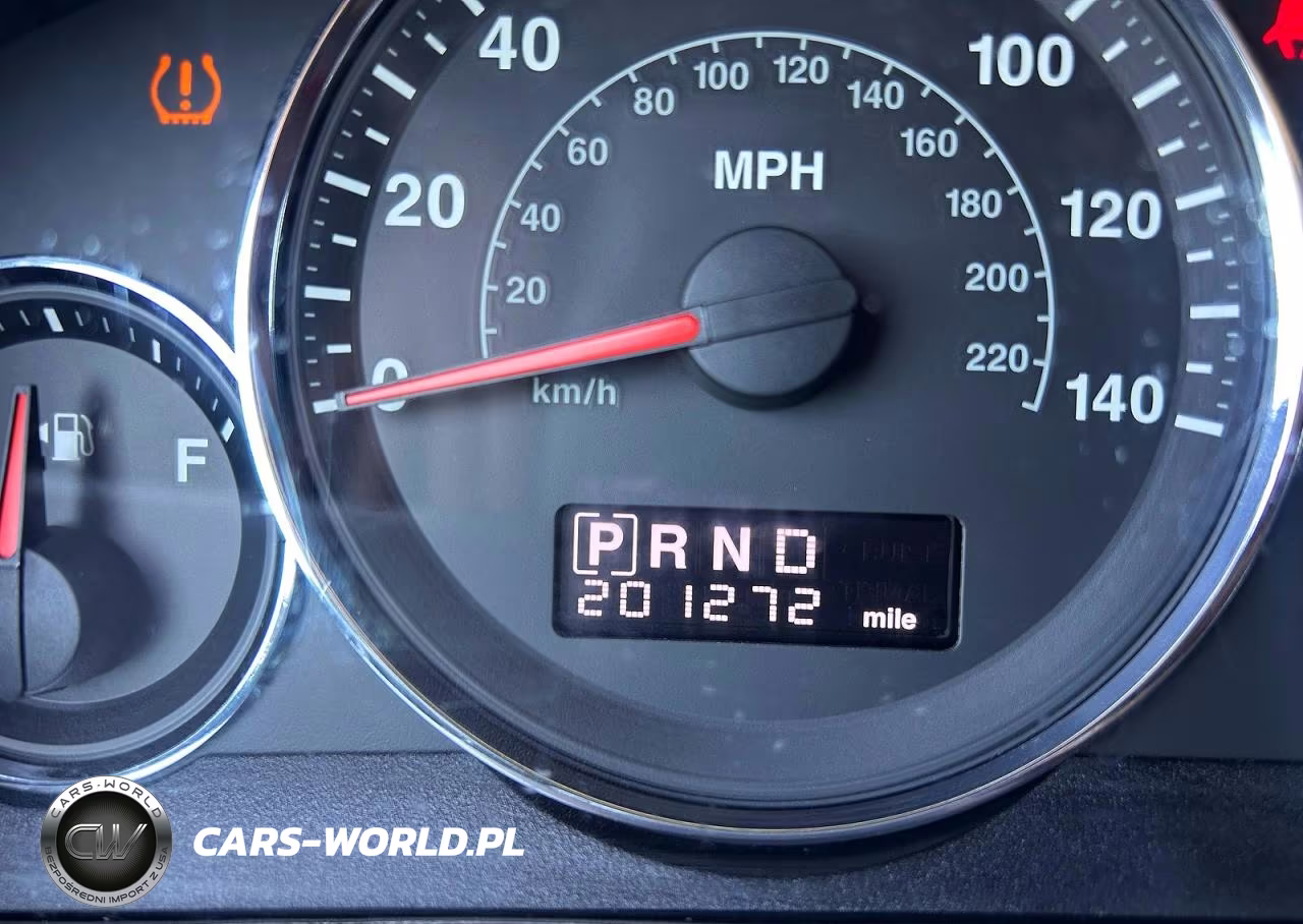 2010 Jeep Grand Cherokee Laredo VIN:1J4PS4GK2AC121257 - 8