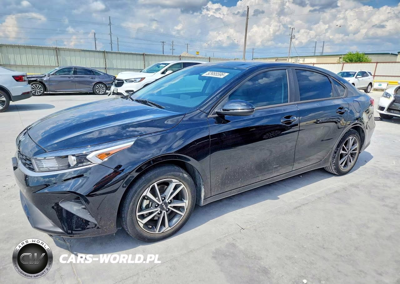 2023 Kia Forte Lxs – zdjęcie 1 z 12