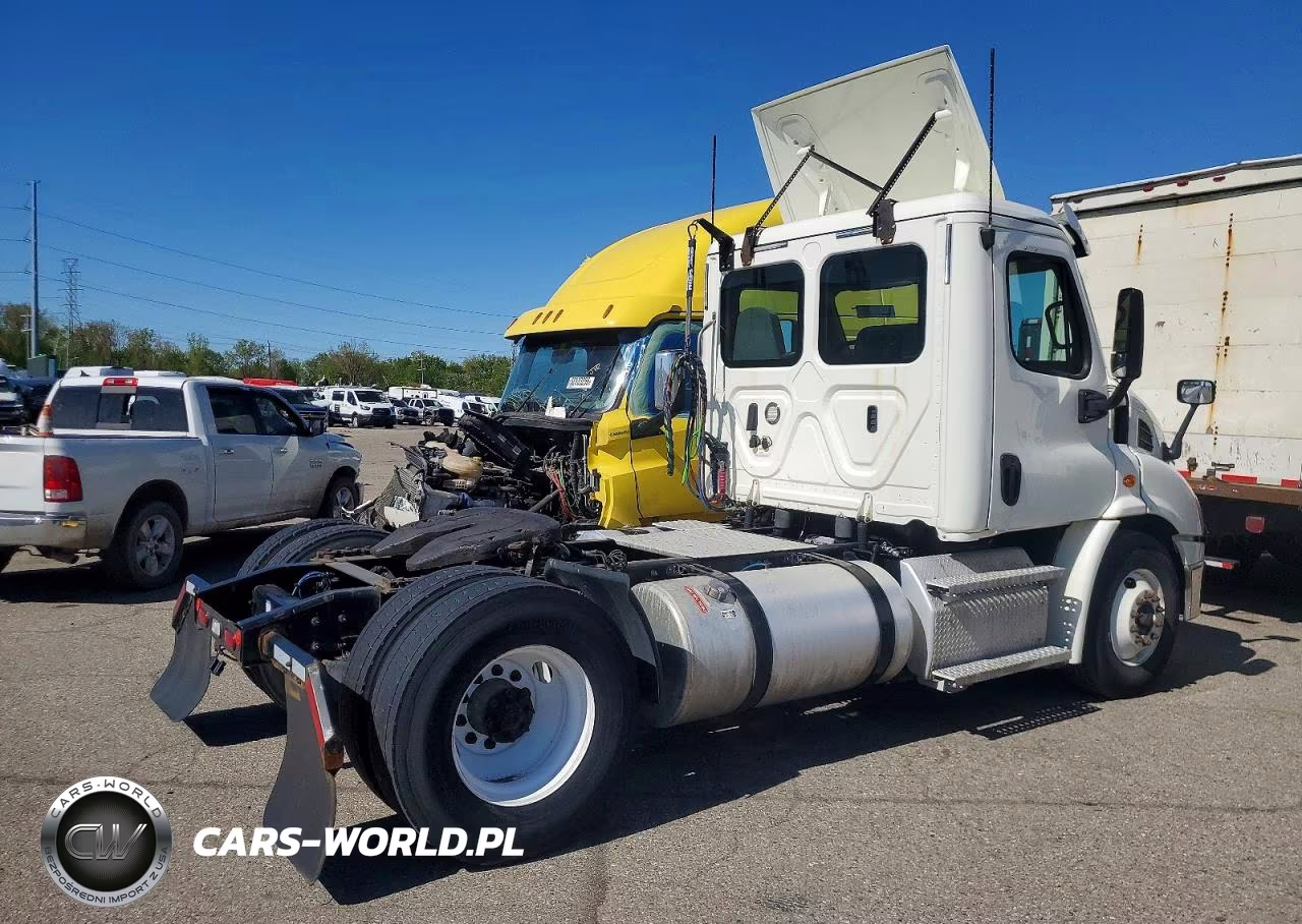 2019 Freightliner Cascadia 113 Semi Truck VIN:3AKBGADV1KSLG6785 - 4
