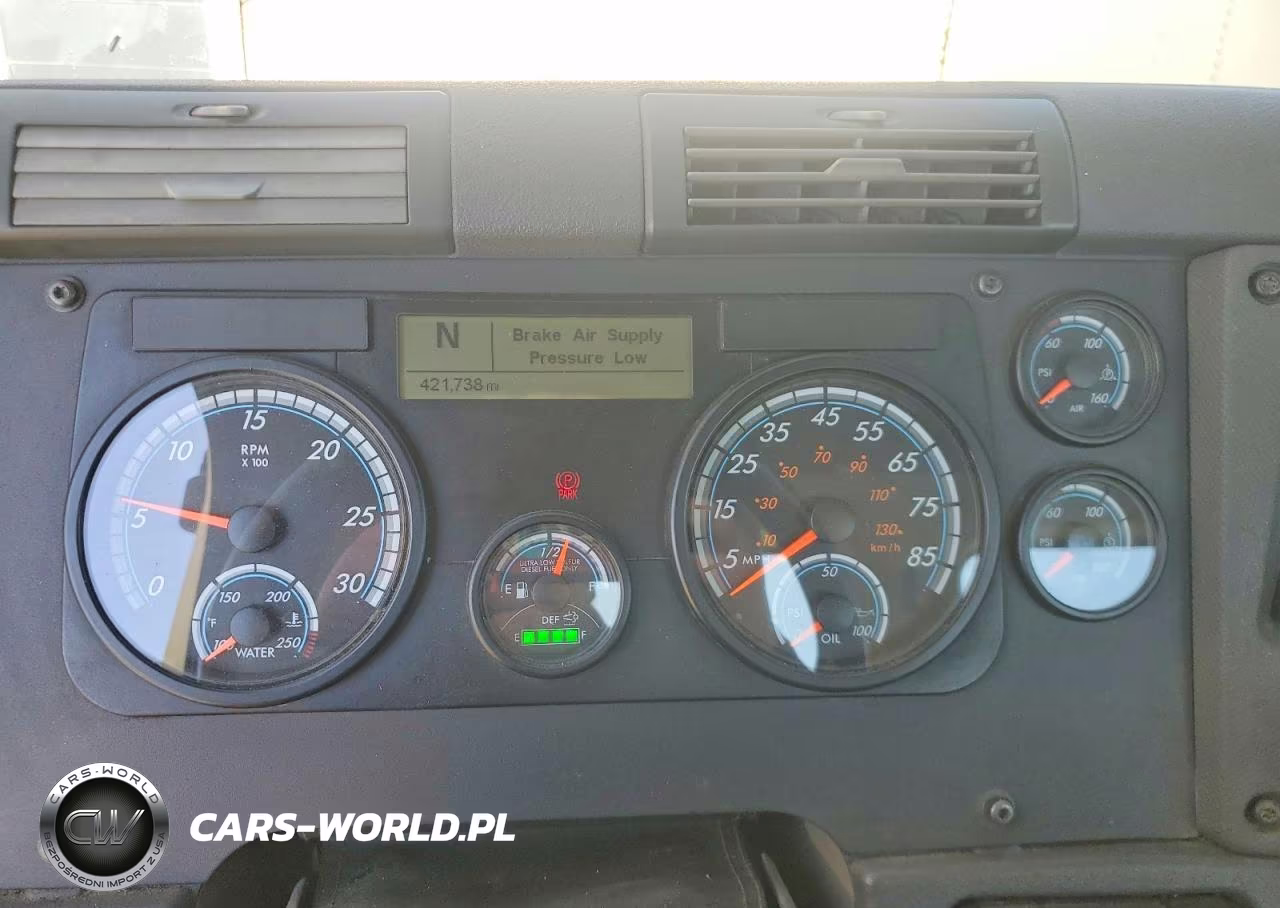 2019 Freightliner Cascadia 113 Semi Truck VIN:3AKBGADV1KSLG6785 - 8