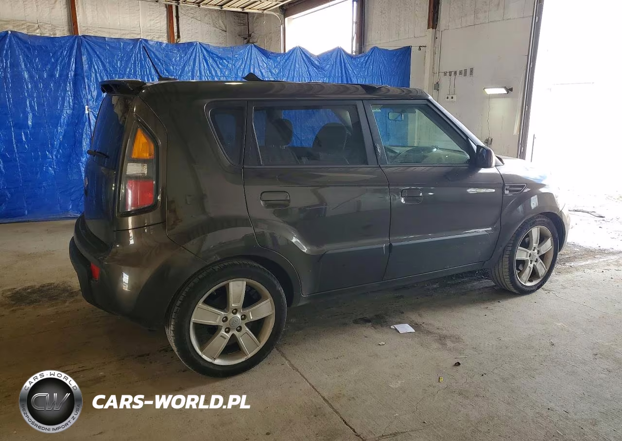2010 Kia Soul + VIN:KNDJT2A24A7132095 - 3