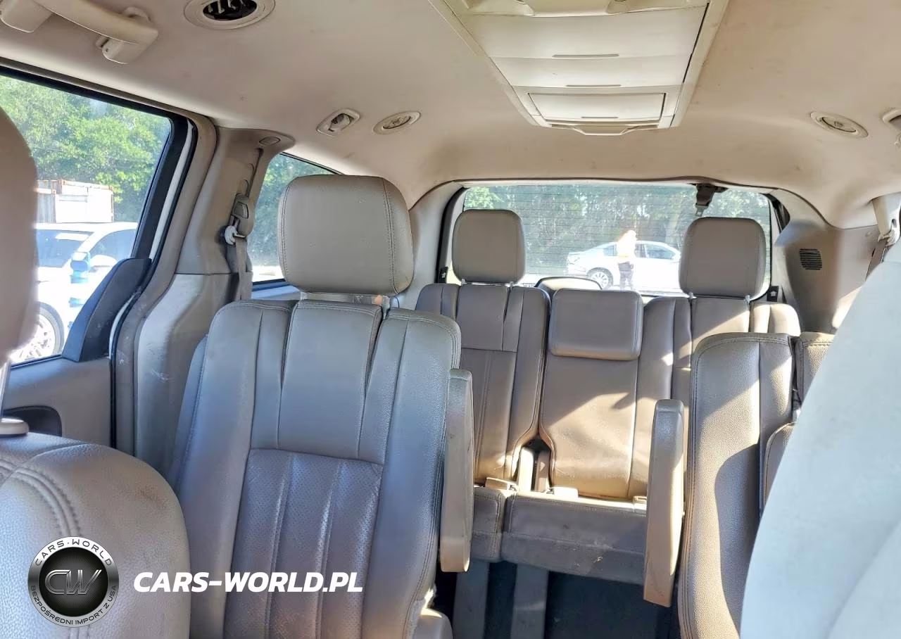 2012 Chrysler Town & Country Touring VIN:2C4RC1BG6CR330668 - 10