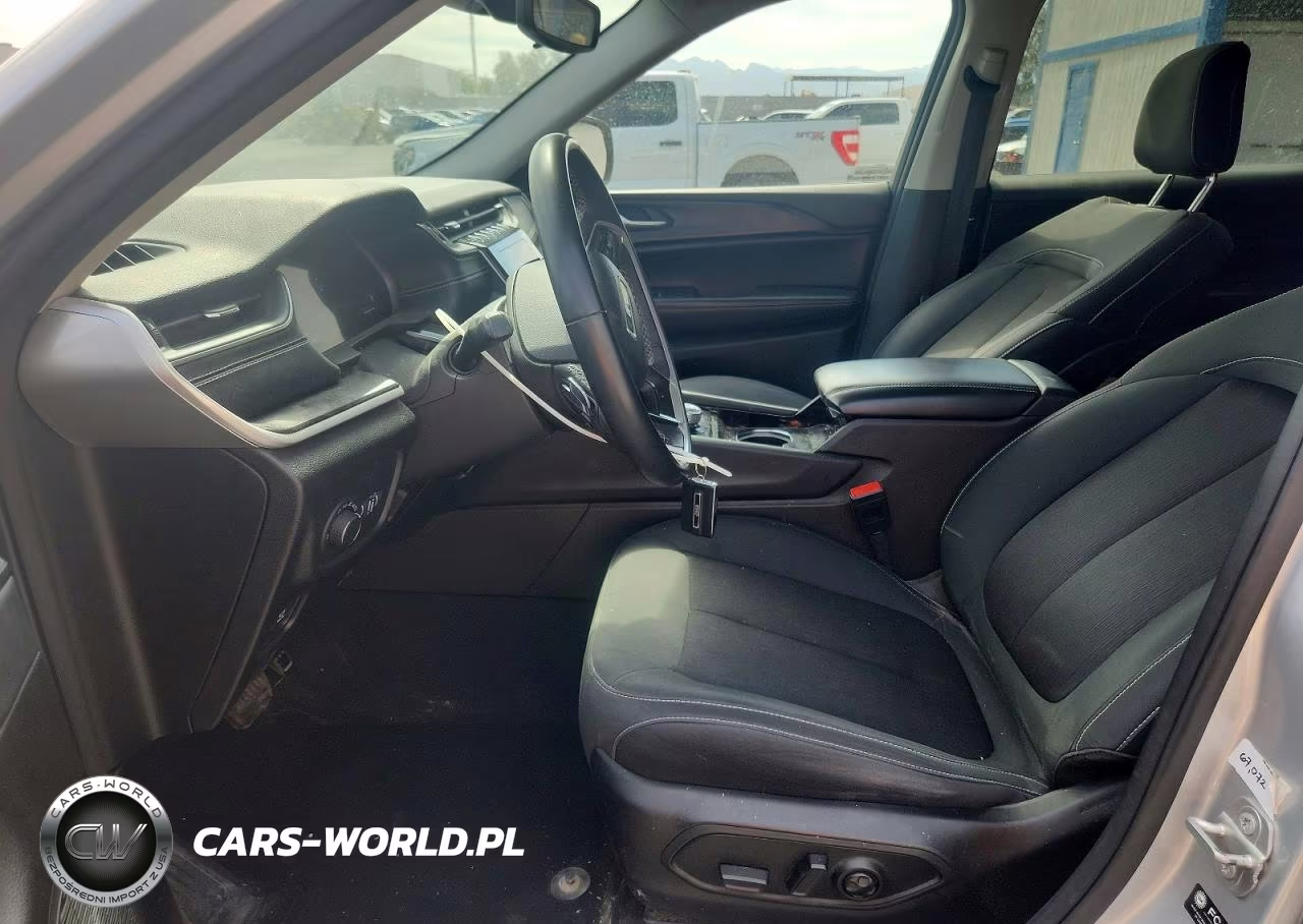2023 Jeep Grand Cherokee L Laredo VIN:1C4RJKAG6P8805119 - 7