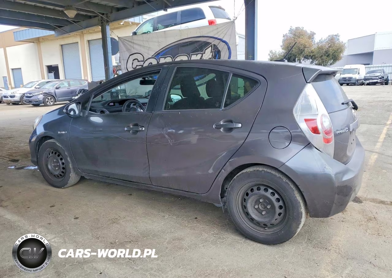 2014 Toyota Prius C Three VIN:JTDKDTB36E1067760 - 2