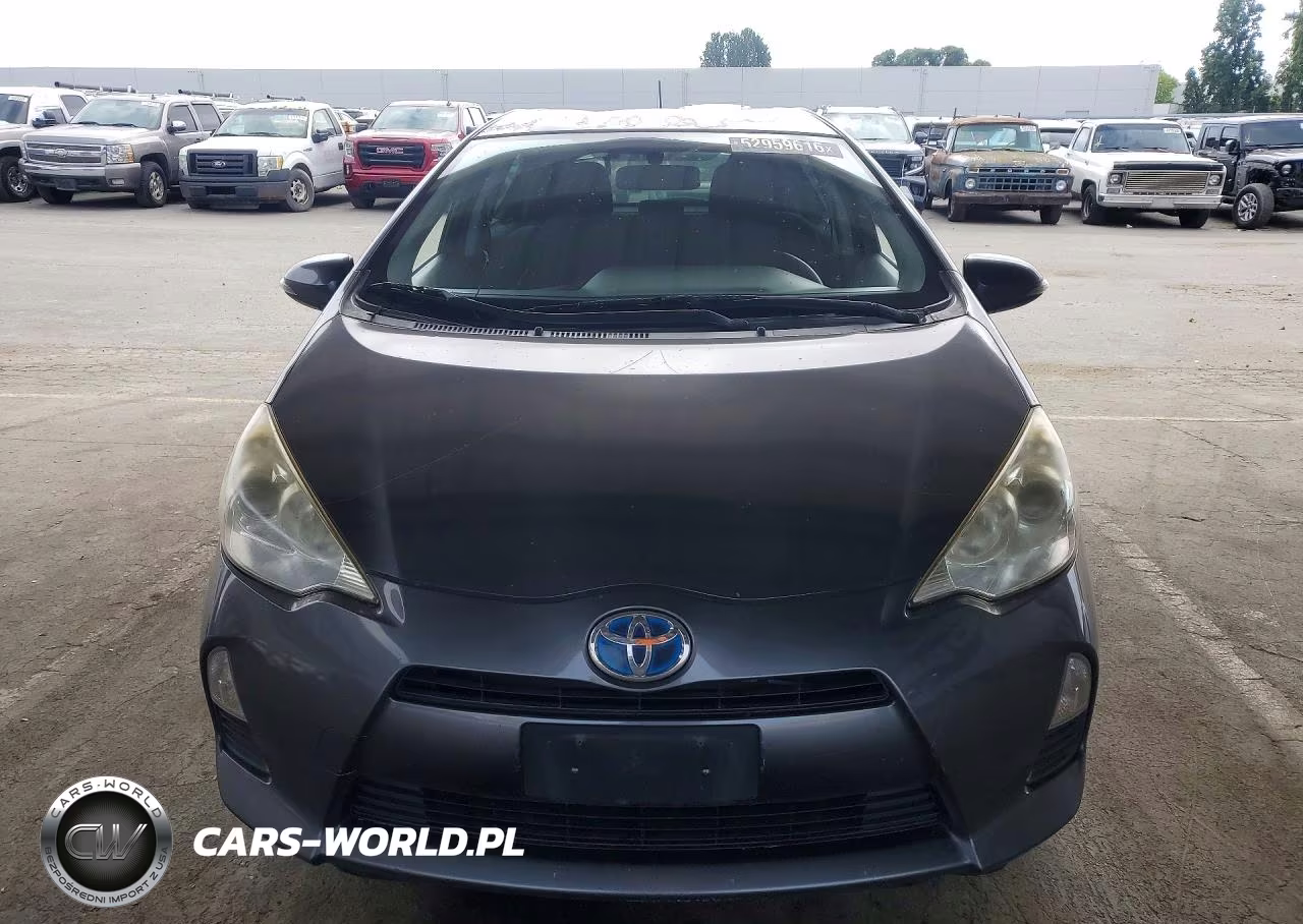 2014 Toyota Prius C Three VIN:JTDKDTB36E1067760 - 5