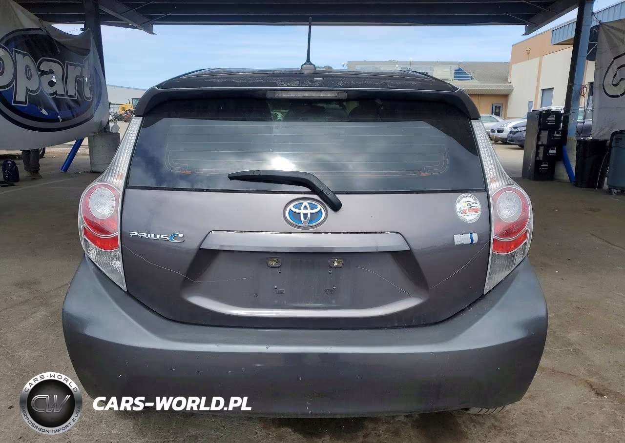 2014 Toyota Prius C Three VIN:JTDKDTB36E1067760 - 6