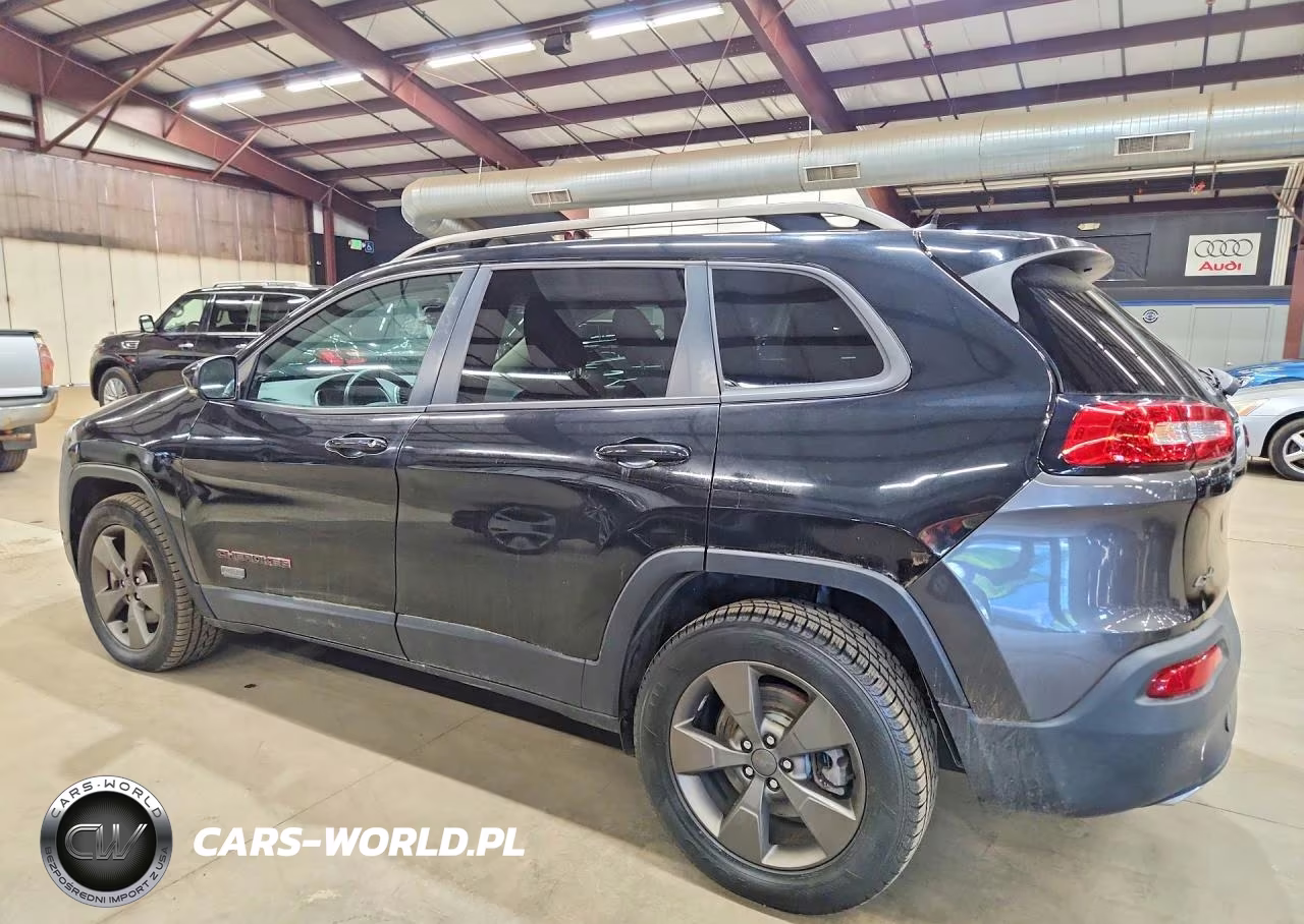 2017 Jeep Cherokee Latitude VIN:1C4PJMCS9HW545638 - 2