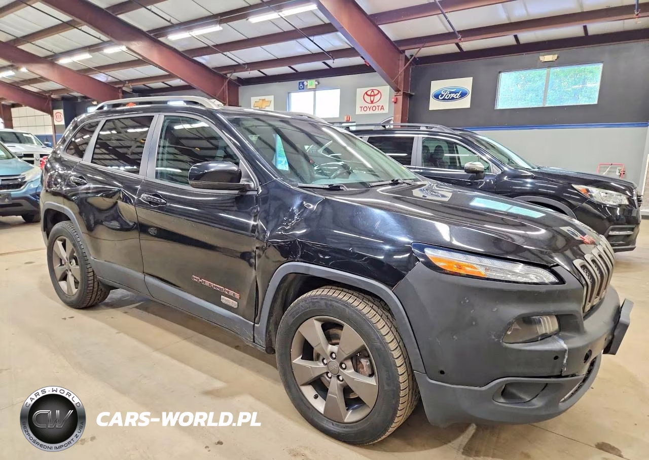 2017 Jeep Cherokee Latitude VIN:1C4PJMCS9HW545638 - 4