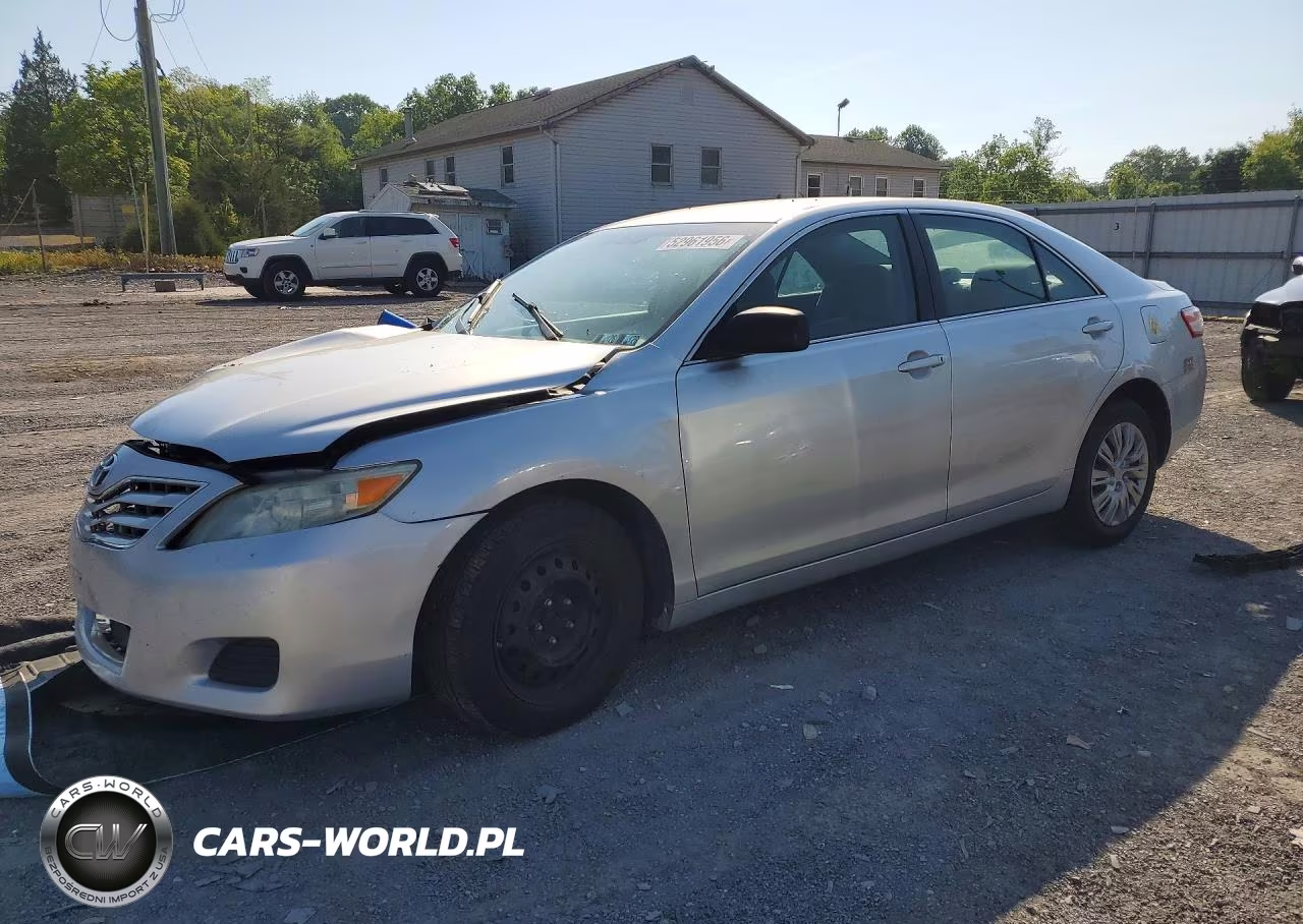 2010 Toyota Camry Le – zdjęcie 1 z 12