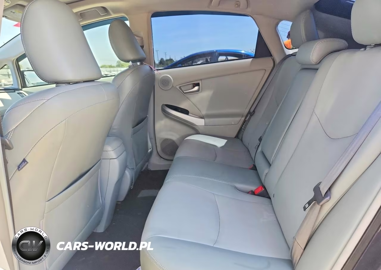 2013 Toyota Prius Four VIN:JTDKN3DU4D5609111 - 10
