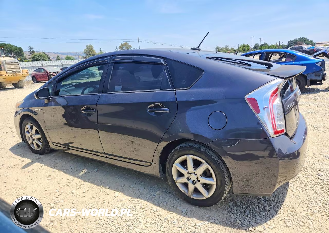 2013 Toyota Prius Four VIN:JTDKN3DU4D5609111 - 2