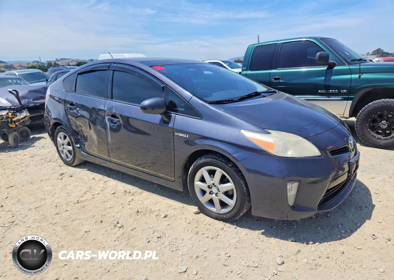 2013 Toyota Prius Four VIN:JTDKN3DU4D5609111 - 4