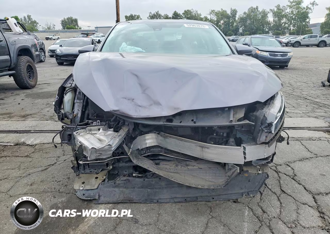 2018 Honda Clarity Touring VIN:JHMZC5F31JC019782 - 5