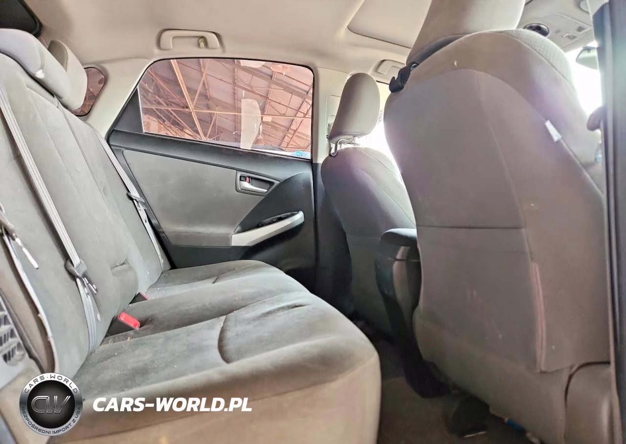 2013 Toyota Prius Three VIN:JTDKN3DU8D5641821 - 10