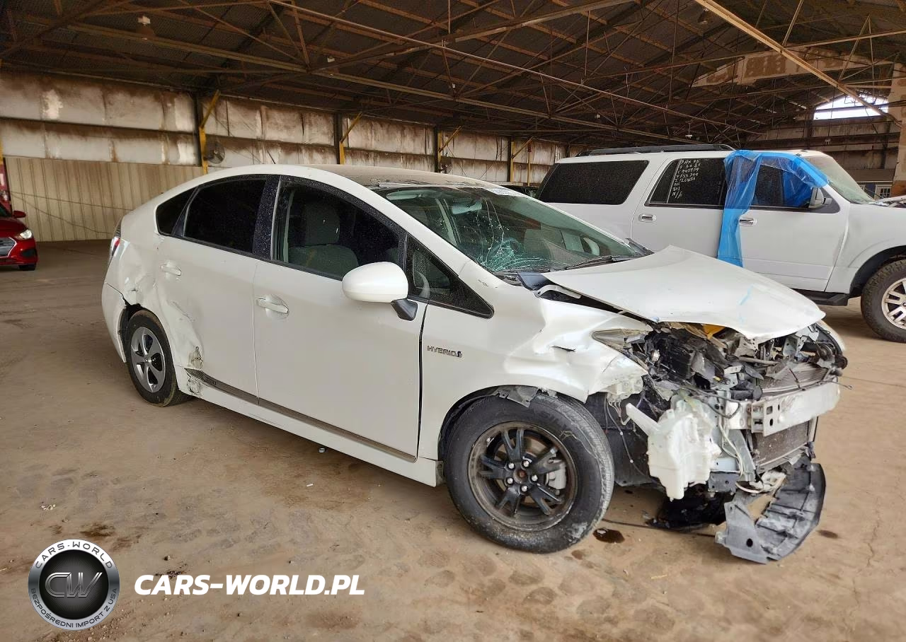 2013 Toyota Prius Three VIN:JTDKN3DU8D5641821 - 4
