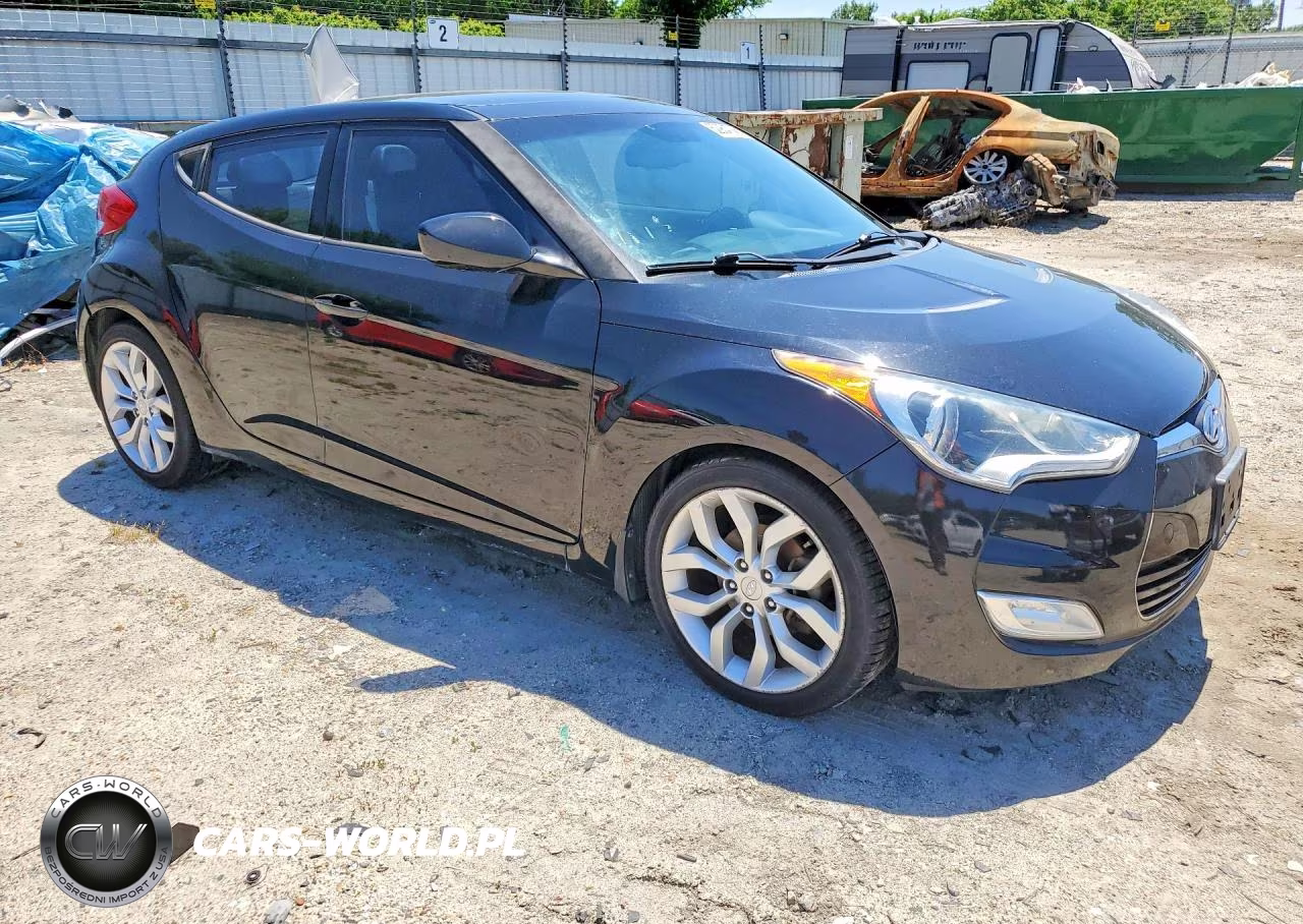 2015 Hyundai Veloster Base VIN:KMHTC6AD8FU225465 - 4