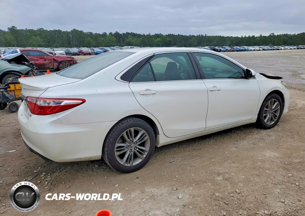 2016 Toyota Camry Se VIN:4T1BF1FK2GU545900 - 3