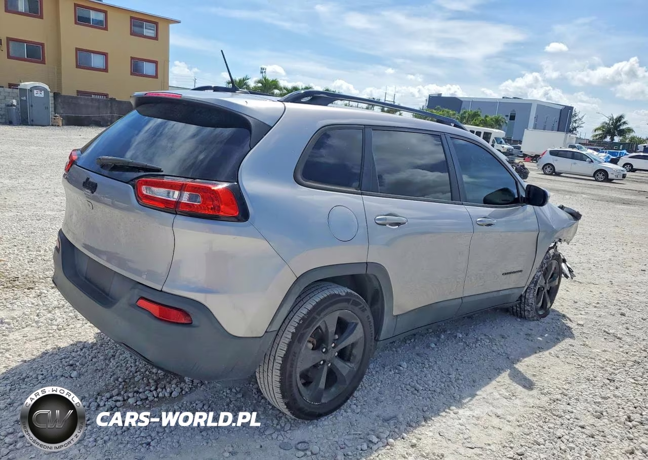 2018 Jeep Cherokee Latitude VIN:1C4PJLCB2JD540051 - 3