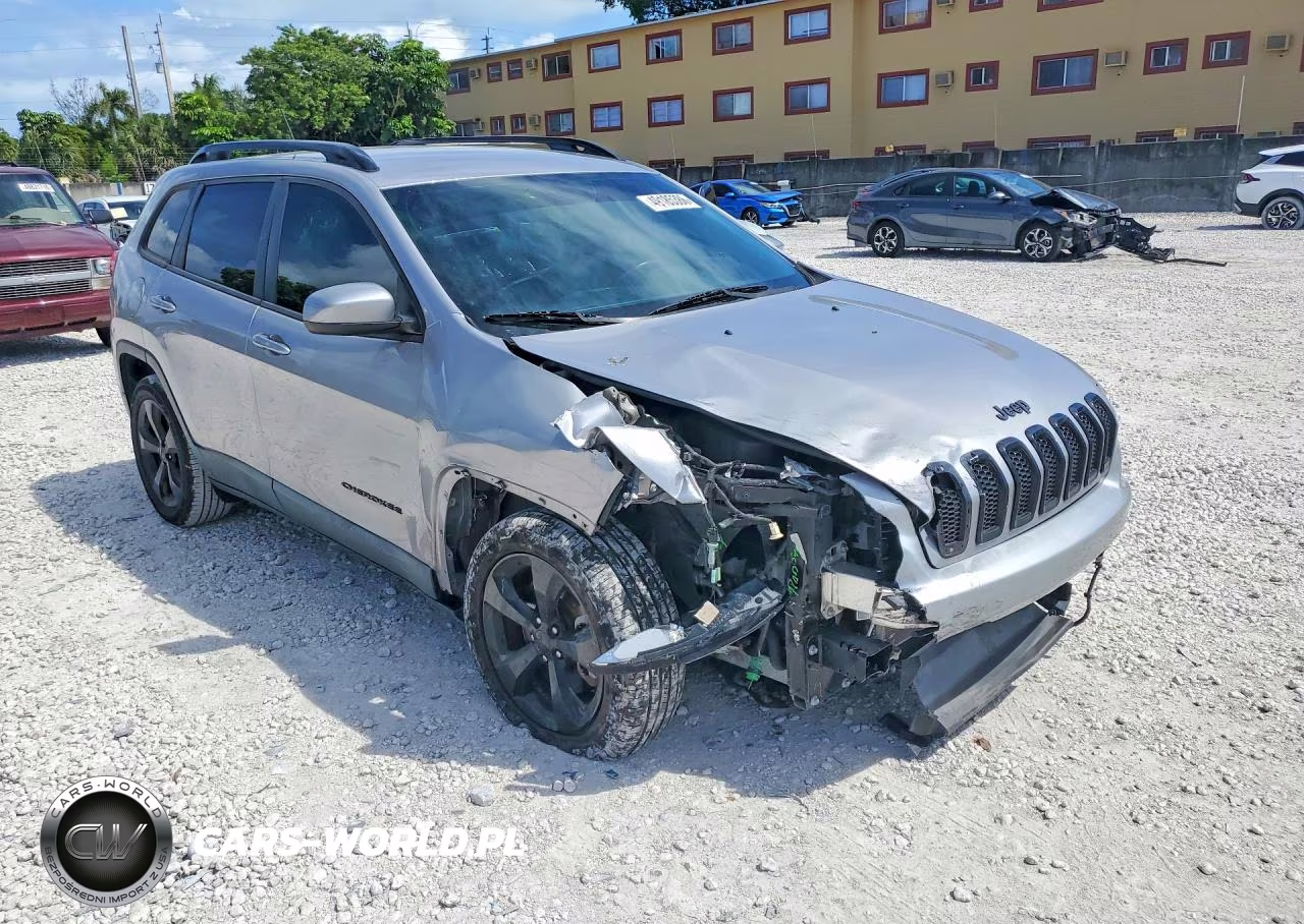 2018 Jeep Cherokee Latitude VIN:1C4PJLCB2JD540051 - 4