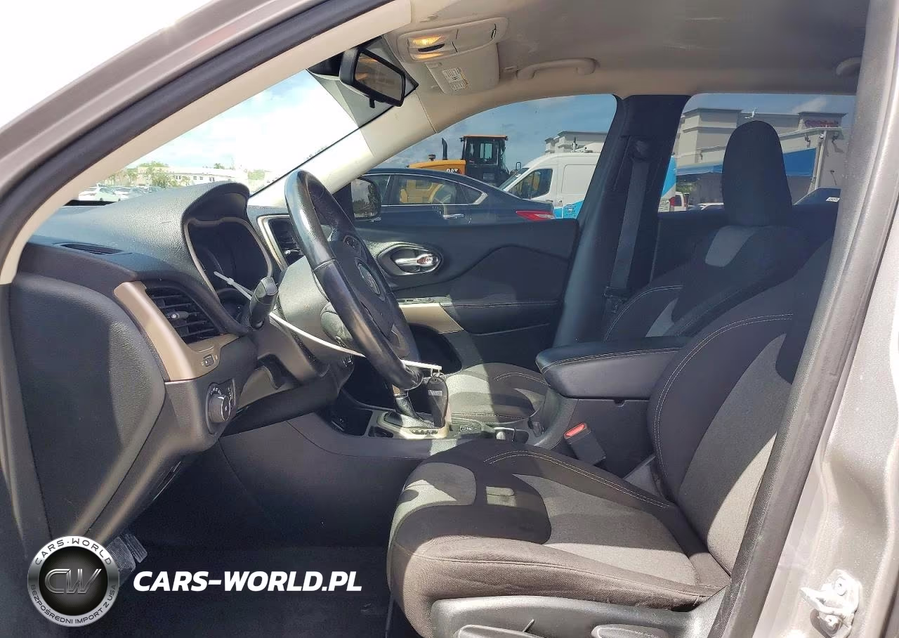 2018 Jeep Cherokee Latitude VIN:1C4PJLCB2JD540051 - 7