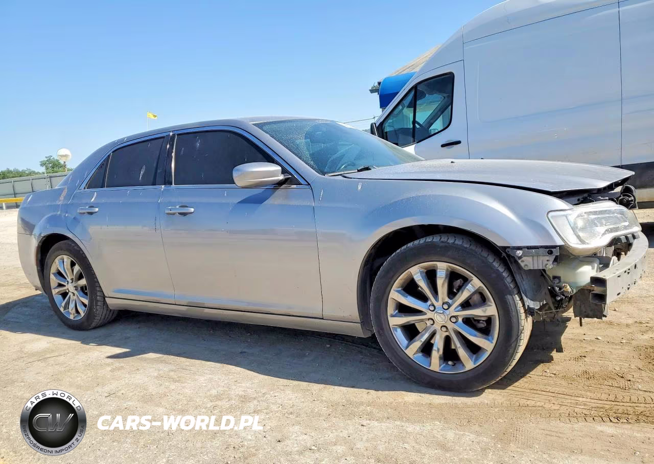 2015 Chrysler 300 Limited VIN:2C3CCARG9FH773066 - 4