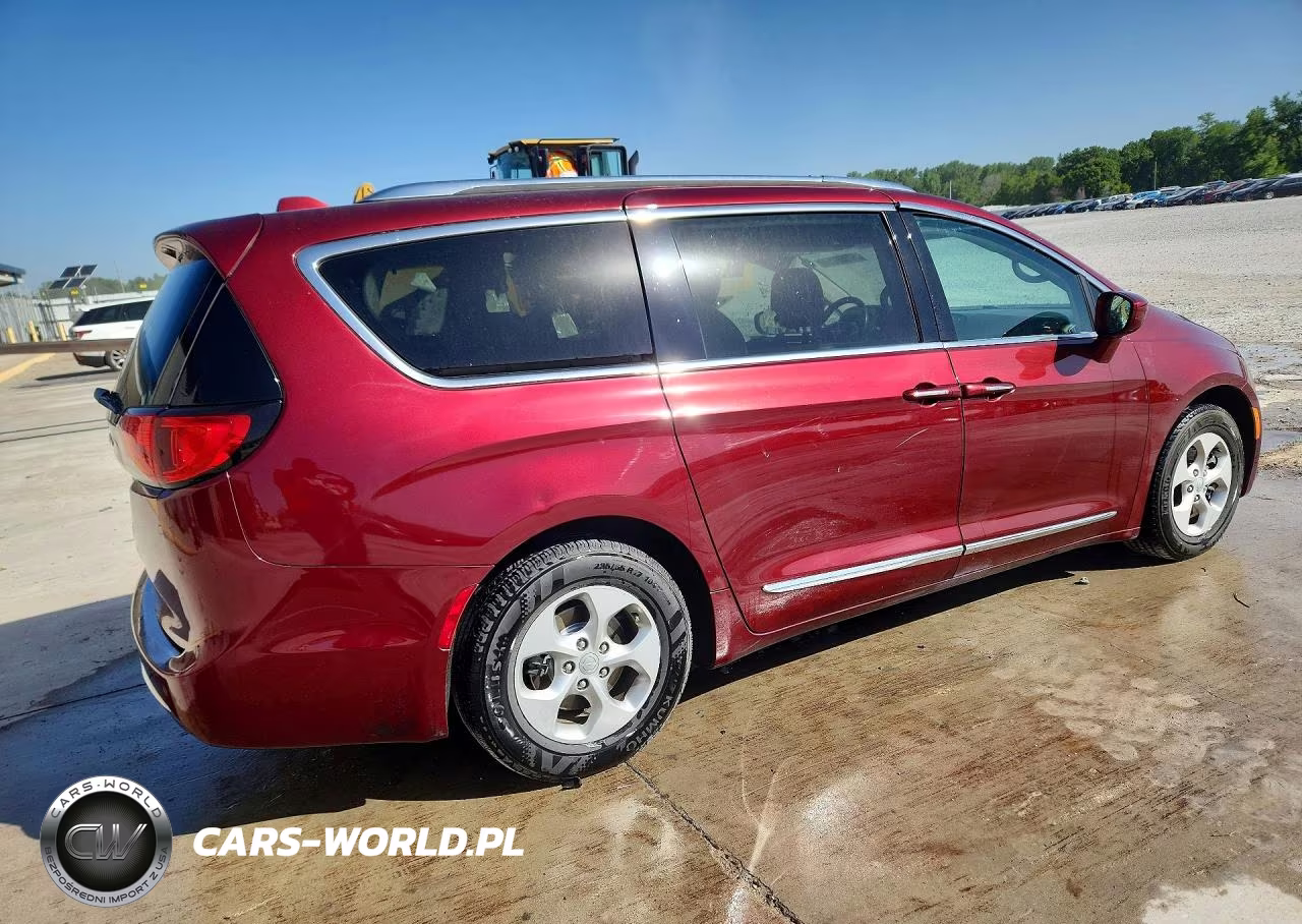 2017 Chrysler Pacifica Touring L Plus VIN:2C4RC1EG2HR515951 - 3
