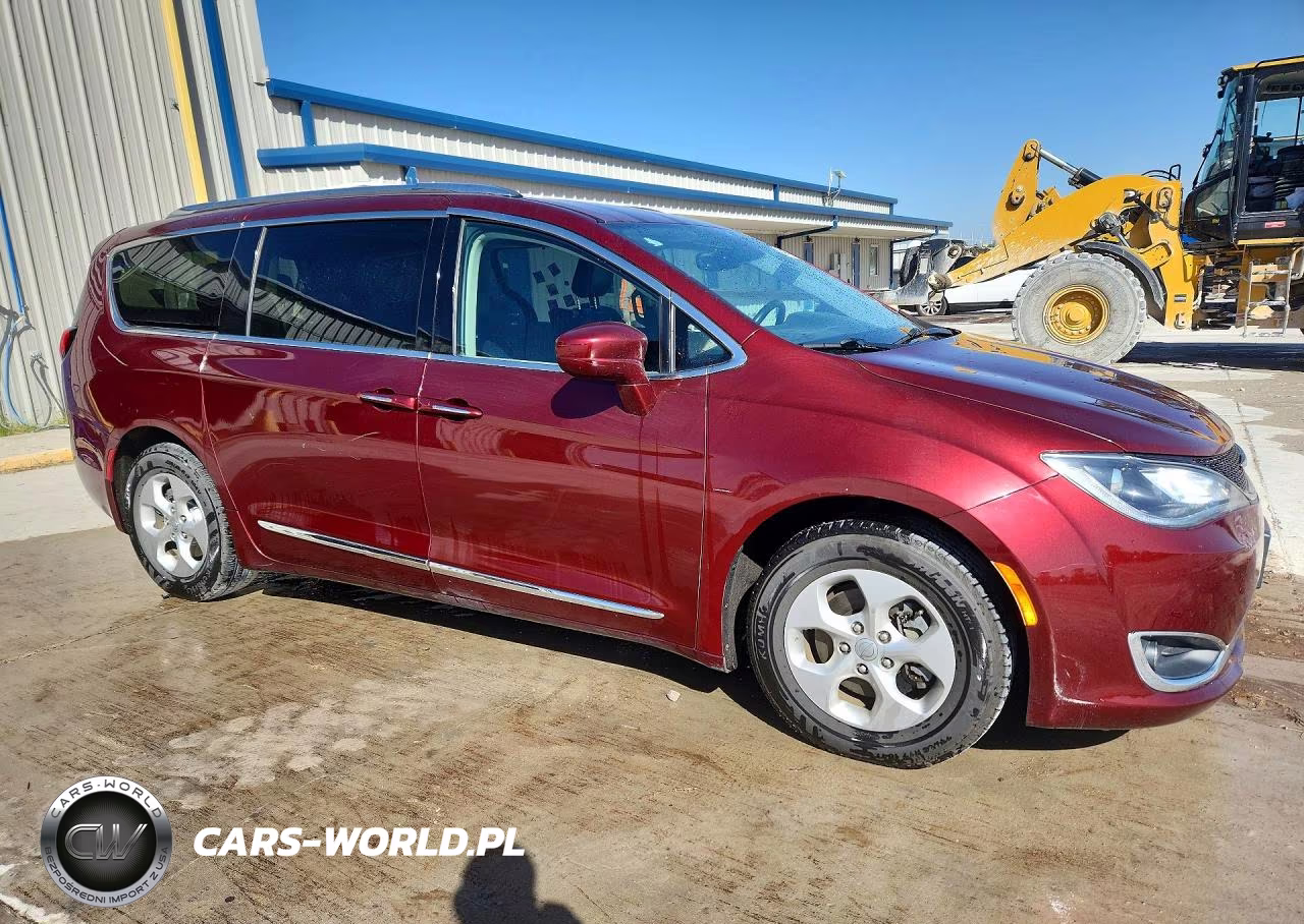 2017 Chrysler Pacifica Touring L Plus VIN:2C4RC1EG2HR515951 - 4