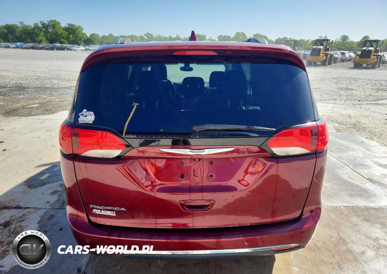 2017 Chrysler Pacifica Touring L Plus VIN:2C4RC1EG2HR515951 - 6